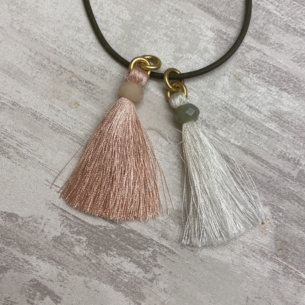 India Hicks Lariat necklace w/2 tassels -NEW - Picture 3 of 3